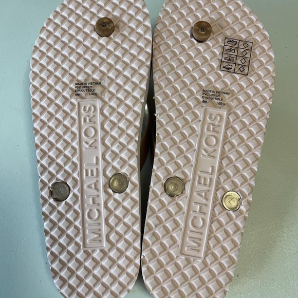 Michael kors flip flops - Picture 3 of 3